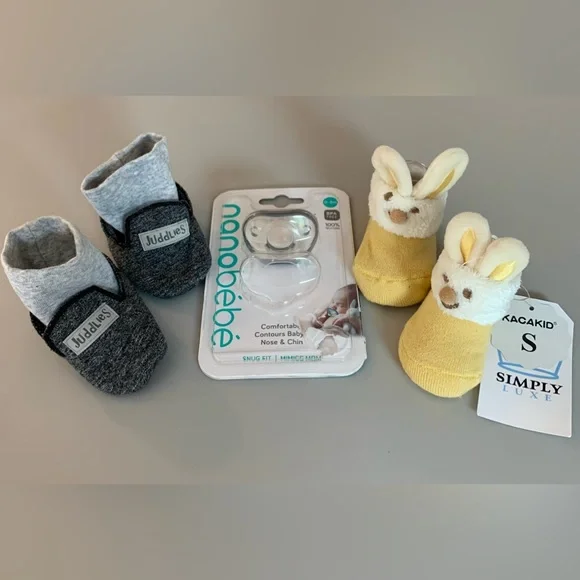 NB infant Bootie bundle of Two with one pacifier - All NEW - Picture 5 of 5